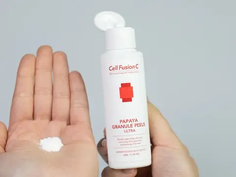 Najlepszy peeling do cery trądzikowej – jak wybrać i uniknąć błędów w pielęgnacji