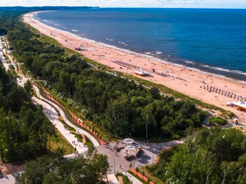 Gdzie pociągiem nad morze - Który kurort wybrać na urlop w 2026?
