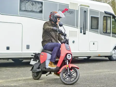 Charger un scooter en soute de camping-car - Le guide complet