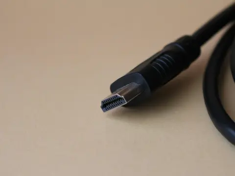Jak użyć laptopa jako monitor HDMI i uniknąć problemów z połączeniem