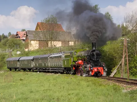 Skansen kolejowy Chabówka - odkryj fascynującą historię kolei w Polsce
