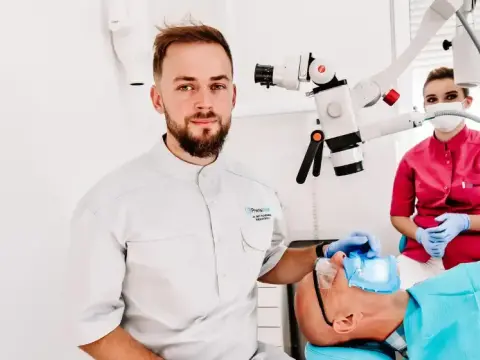 Lekarz dentysta czy stomatolog - co musisz wiedzieć o różnicach