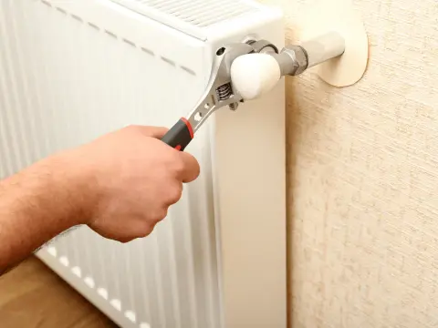 Come sfiatare i termosifoni - Guida pratica e completa
