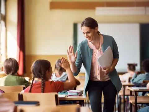 Czy nauczyciel musi prowadzić zajęcia dodatkowe? Fakty i zasady