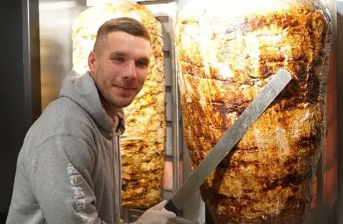 Z jakiego kraju pochodzi kebab? Odkryj jego fascynującą historię