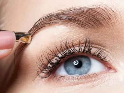 Comment dessiner ses sourcils naturellement en 5 minutes ?