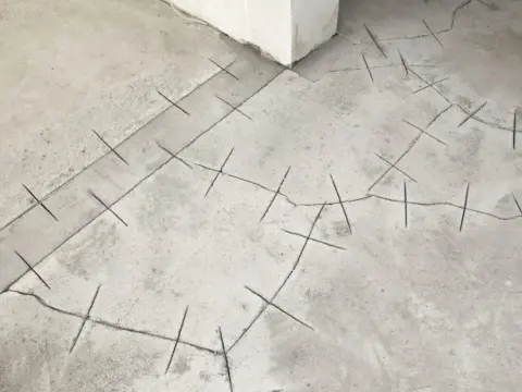 Risse in der Bodenplatte Altbau - Harmlos oder Gefahr?