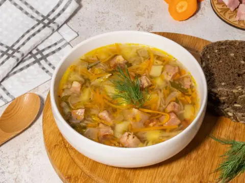 Kapuśniak ze słodkiej kapusty - Jak wydobyć z niego pełnię smaku?