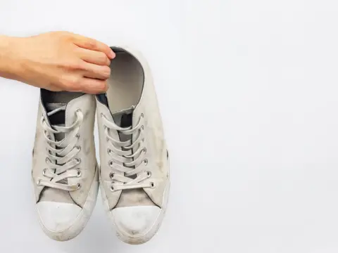 Cómo limpiar zapatillas blancas de tela - Guía definitiva