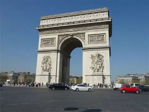 Arc de Triomphe - 8e arrondissement - Votre guide de visite.