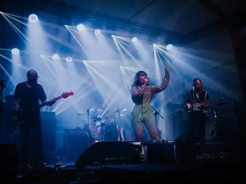 Izzy and the Black Trees - Dlaczego ich rock wciąga?
