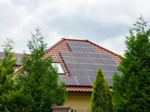 Przydomowa elektrownia słoneczna koszt: ile naprawdę zapłacisz?