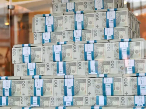 Jak zarobić milion złotych - Realny plan i liczby