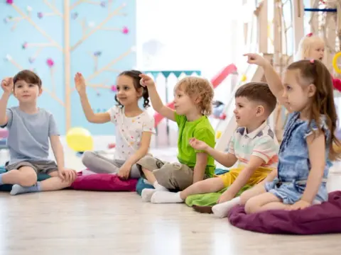 Żłobek prywatny czy państwowy? Porównanie, które rozwieje wątpliwości