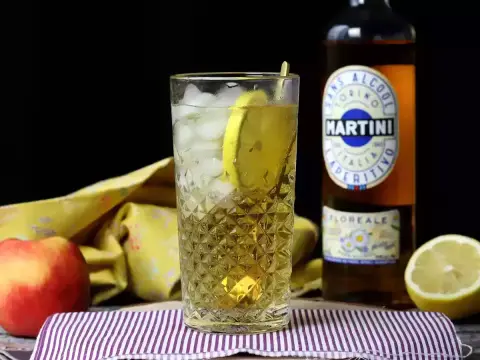 Martini Vibrante bez alkoholu - jak smakuje i z czym je pić?