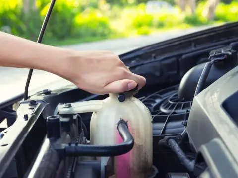 Pulizia radiatore auto - Guida completa per un motore al top