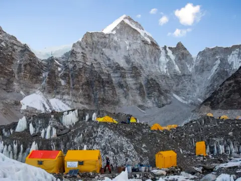 Mount Everest: 8848 m n.p.m. i tajemnice. Czy to naprawdę najwyższa góra?