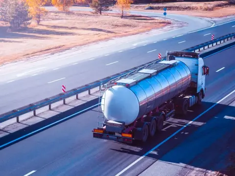 Gefahrguttransport auf der Straße sicher planen und durchführen