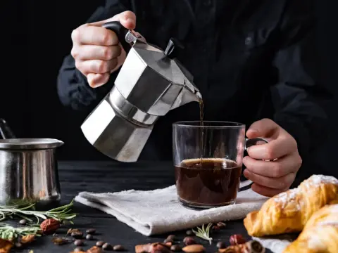 Cafetière italienne inox noircie - Le secret pour la faire briller