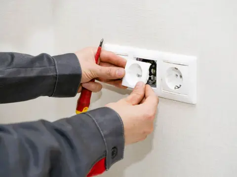 Condamner une prise murale - La méthode propre et sûre