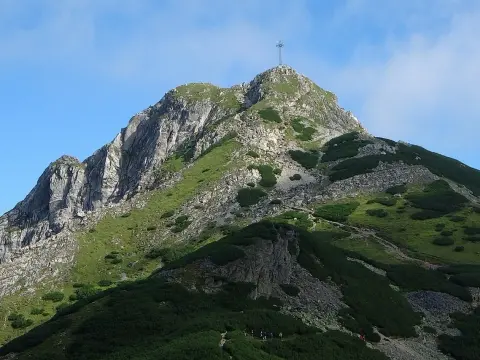 Jak dostać się na Giewont? Najlepsze trasy i ważne wskazówki