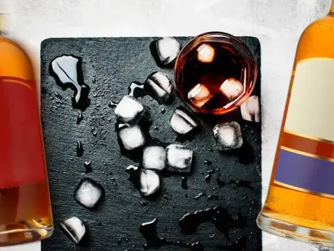 Koniak a whisky - czym się różnią i który trunek wybrać?
