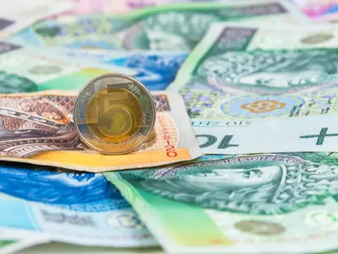 Kto nie płaci Funduszu Pracy? Sprawdź zwolnienia i oszczędzaj!