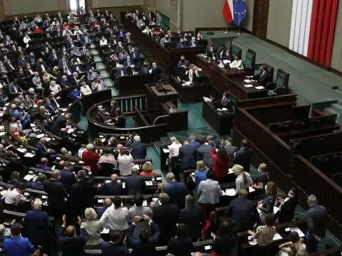 Ile posłów ma zjednoczona prawica? Zaskakujące fakty o Sejmie