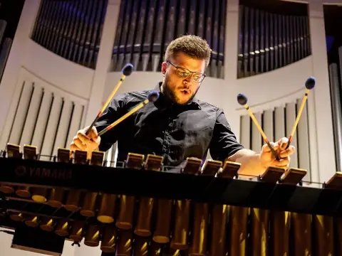 Co to jest perkusja? Poznaj instrumenty i ich rolę w muzyce