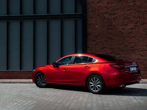 Mazda 6: Jaki silnik wybrać? Benzyna czy Diesel? Uniknij błędów!