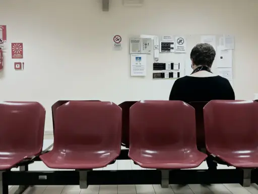 Terminy NFZ: Jak sprawdzić i skrócić czas oczekiwania?