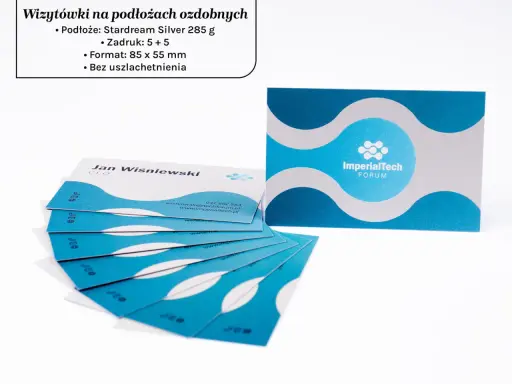 Eleganckie wizytówki na papierze Stardream Silver. Jedna strona prezentuje dane Jana Wiśniewskiego, druga logo ImperialTech Forum.