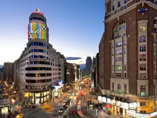 Vincci Capitol Madrid: El hotel icónico con vistas de cine