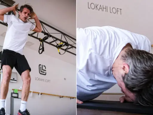 Mężczyzna wykonuje burpee, ćwiczenie znane z intensywności. Widać go w dwóch fazach: w powietrzu i w pozycji deski.