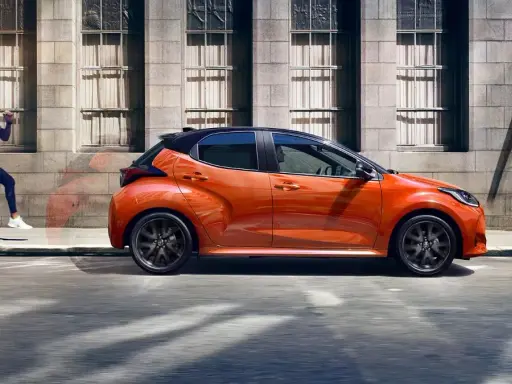 Ile paliwa do Yaris III? Bak 42L/36L i zaskakujący zasięg hybrydy