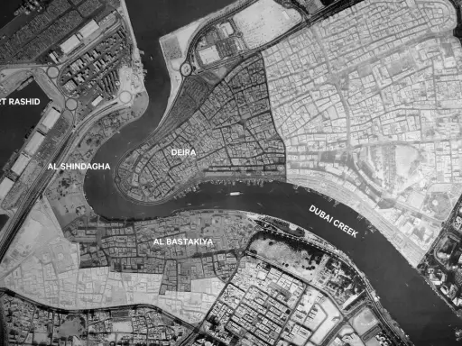 Luftaufnahme von Dubai vor 100 Jahren: Deira, Al Bastakiya, Al Shindagha und Port Rashid am Dubai Creek.
