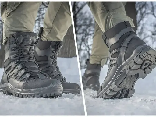 Czarne buty bushcraft na śniegu, z grubą podeszwą i sznurowaniem, gotowe na zimowe wyzwania.