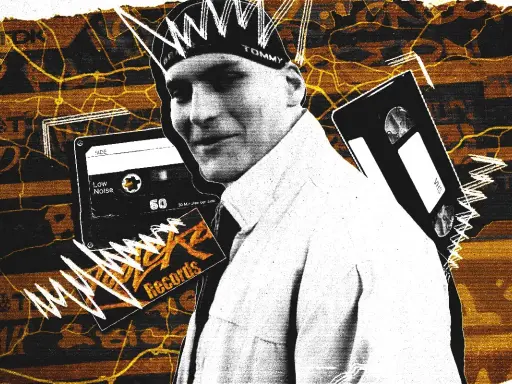 Krakowscy raperzy w retro klimacie. Kasety, VHS i logo wytwórni na tle miejskiej mapy.