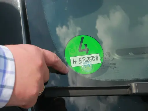 Naklejka ekologiczna Niemcy: Gdzie kupić i jak uniknąć mandatu?