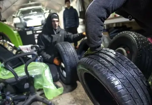 Kiedy zmienić opony na letnie? Reguła 7°C i bezpieczeństwo
