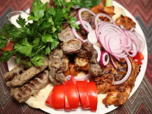 İskender Kebab: Co to jest? Jak rozpoznać autentyczny smak?