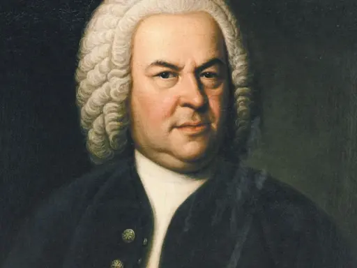 Portret Jana Sebastiana Bacha w peruce i czarnym stroju. Mistrz barokowej muzyki spogląda z obrazu zamyślony.