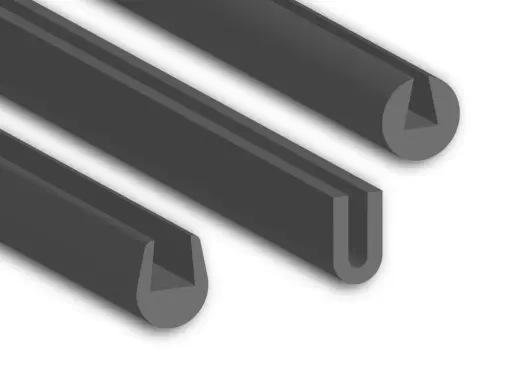 Trois profilés gris en forme de U, un joint en u souple, montrés en perspective sur fond blanc.