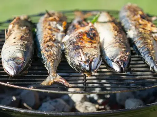 Pstrąg z grilla: jak zrobić idealnie soczystą rybę?