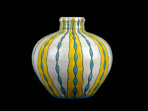 Vase en céramique aux rayures jaunes et bleues, style Charles Catteau, avec un craquelé fin.