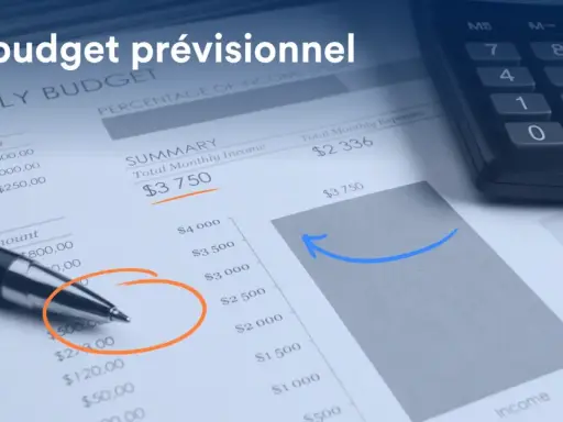 Un stylo sur un budget prévisionnel, avec une calculatrice. Le budget est en cours de construction, avec des chiffres et un graphique.
