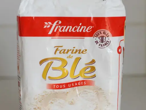 Sac de farine de blé Francine, type T45 ou T65, pour tous usages. Idéal pour vos pâtisseries et pains.