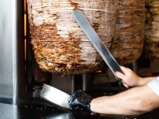 Kebab na czarnej liście dietetyków? Poznaj prawdę o składzie!