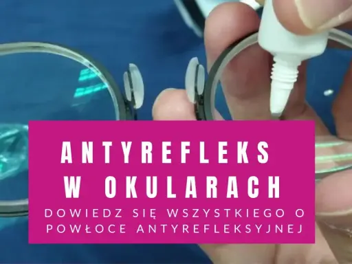 Uszkodzony antyrefleks w okularach. Kropelka płynu na soczewce, która powinna chronić przed odblaskami.