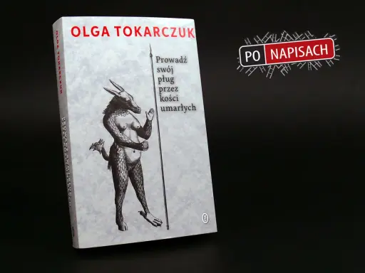 Okładka książki Olgi Tokarczuk "Prowadź swój pług przez kości umarłych" z ilustracją mitycznej postaci.